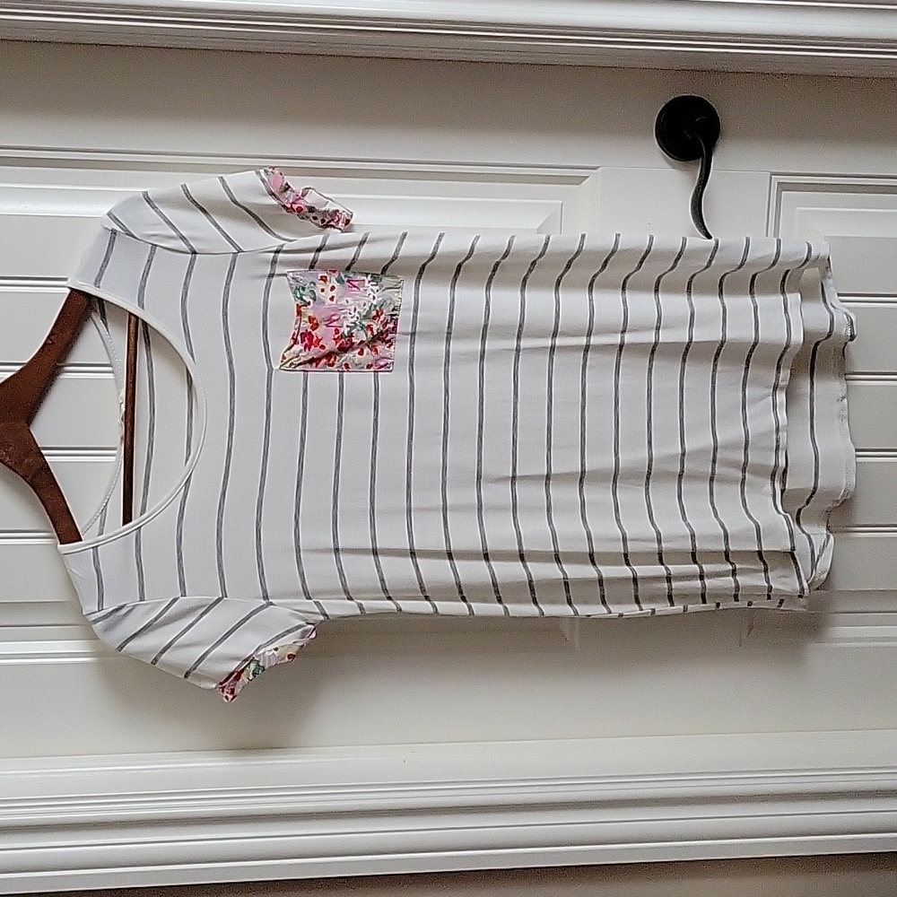Floral pocket top